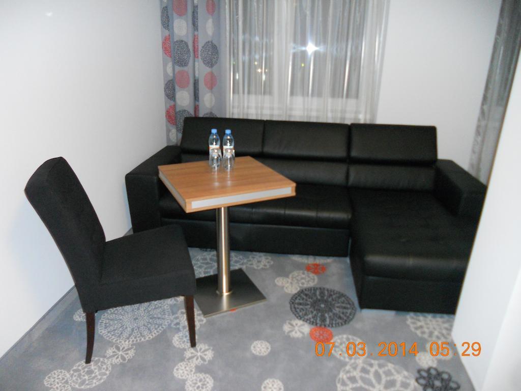 Hotel Europa Любин Экстерьер фото