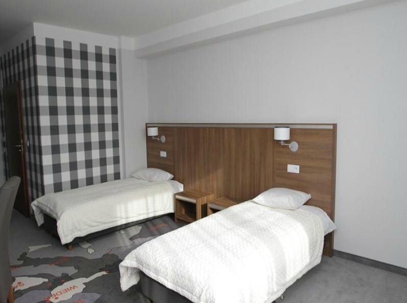 Hotel Europa Любин Экстерьер фото